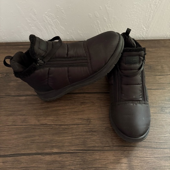 Women’s UGG Lakesider Zip Puff Sneaker Boot‎ Waterproof Black Size 6.5 Zipper - Picture 1 of 9